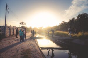 DSC_1888_RE people crossing canal 2025