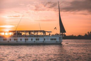 DSC_2812_RE queeny rear left side closeup sunset 2025