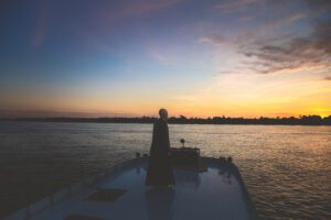 DSC_2939_RE support boat crew sunset 2025