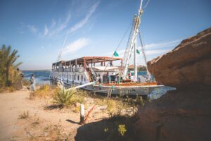 DSC_3199_RE queeny landed front right mid 2025