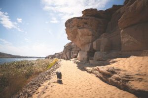 DSC_3232_RE path sand rock nile grass 2025