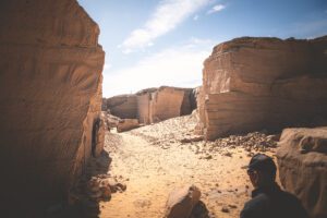 DSC_3288_RE rocks sand people 2025