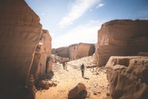 DSC_3291_RE rocks sand people 2025