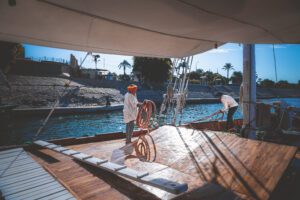 DSC_3574_RE crew ropes landing 2025