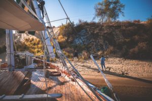 DSC_3966_RE crew ropes landing 2025.