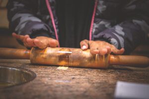 DSC_4768_RE papyrus closeup hands 2025