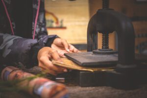 DSC_4772_RE papyrus closeup hands 2025
